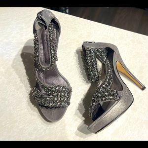 Size 5 Pelle moda heels for sale!
